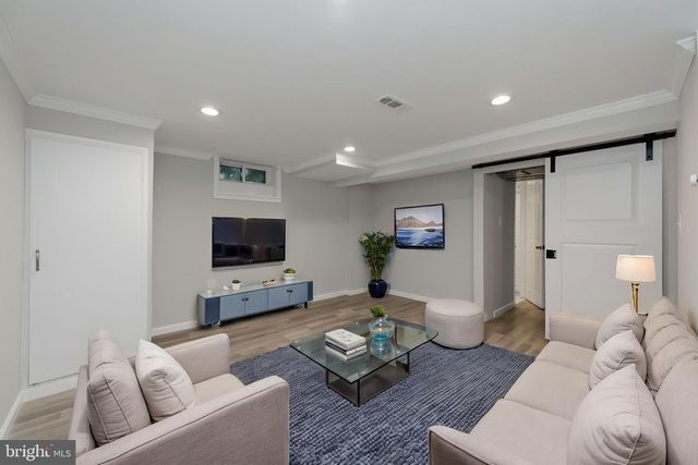 5933 WILLIAMSBURG RD, Alexandria, VA 22303