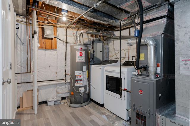 5933 WILLIAMSBURG RD, Alexandria, VA 22303
