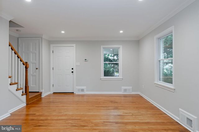 5933 WILLIAMSBURG RD, Alexandria, VA 22303