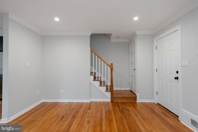 5933 WILLIAMSBURG RD, Alexandria, VA 22303