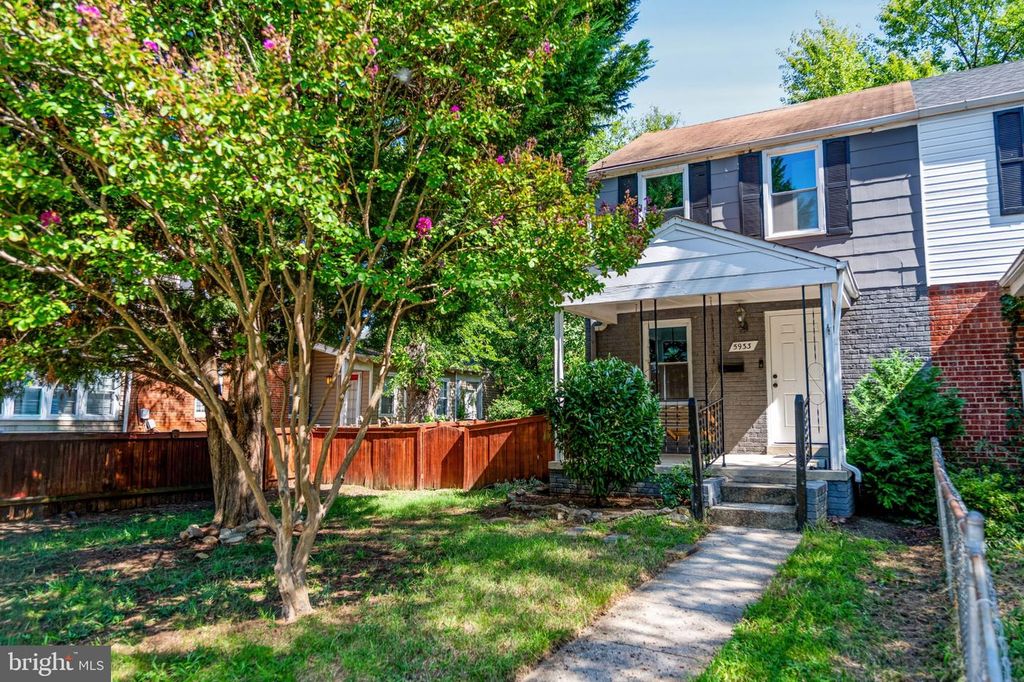 5933 WILLIAMSBURG RD, Alexandria, VA 22303