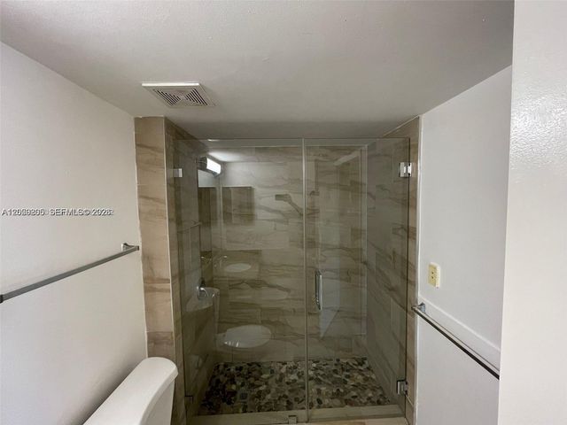 761 N Pine Island Road 104, Plantation, FL 33324