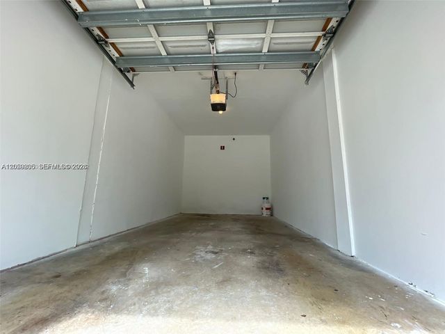 761 N Pine Island Road 104, Plantation, FL 33324