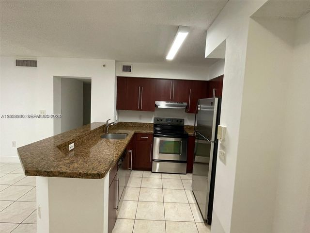 761 N Pine Island Road 104, Plantation, FL 33324