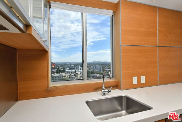 8787 Shoreham Drive 1005, West Hollywood, CA 90069