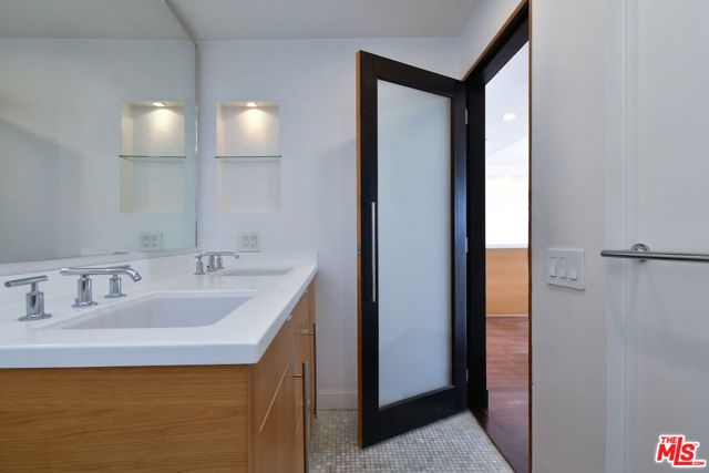 8787 Shoreham Drive 1005, West Hollywood, CA 90069