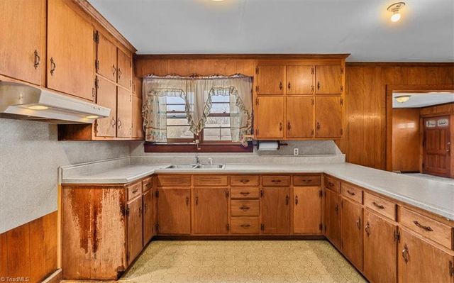 607 Thomas Street, Reidsville, NC 27320