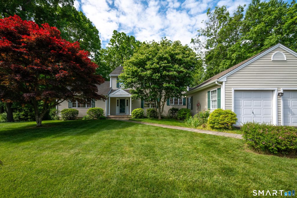 20 Pequot Court 20, Monroe, CT 06468