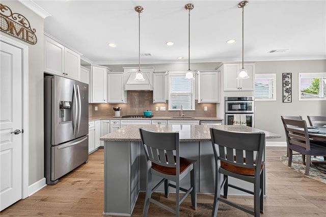 5711 Sierra Bend Way, Hoschton, GA 30548