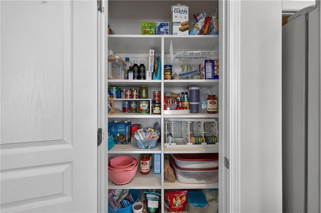 5711 Sierra Bend Way, Hoschton, GA 30548