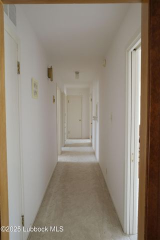 824 W Tennessee Street, Floydada, TX 79235