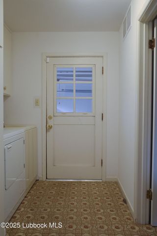 824 W Tennessee Street, Floydada, TX 79235