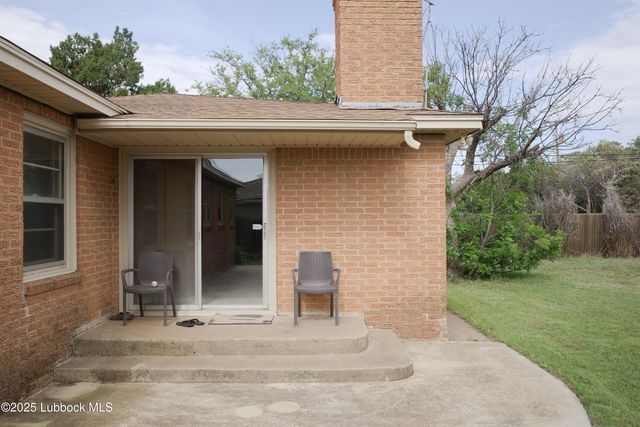 824 W Tennessee Street, Floydada, TX 79235