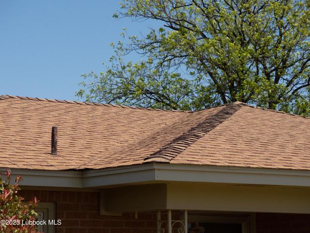 824 W Tennessee Street, Floydada, TX 79235