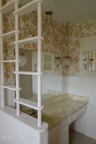 824 W Tennessee Street, Floydada, TX 79235