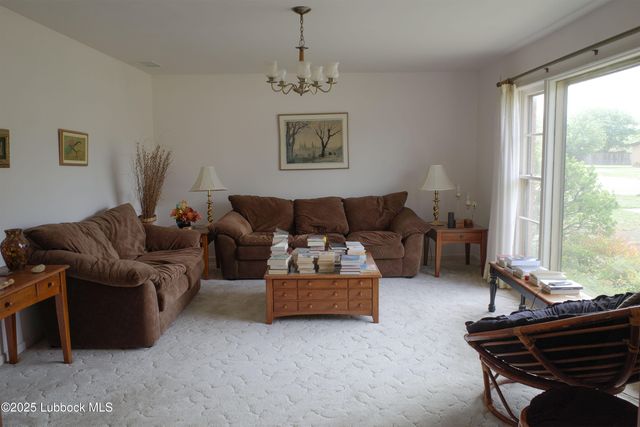 824 W Tennessee Street, Floydada, TX 79235