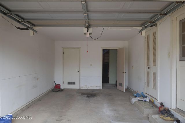 824 W Tennessee Street, Floydada, TX 79235