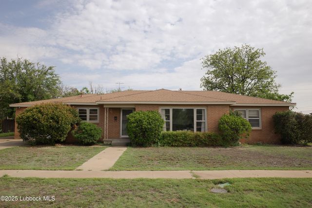 824 W Tennessee Street, Floydada, TX 79235