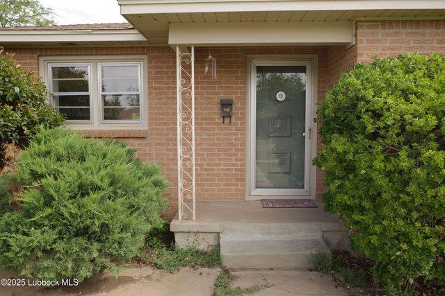 824 W Tennessee Street, Floydada, TX 79235