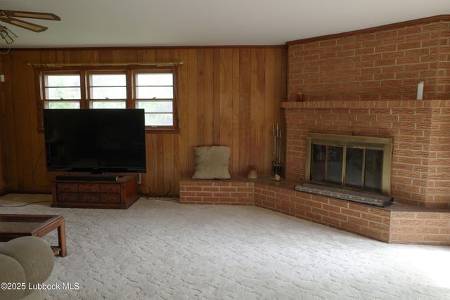 824 W Tennessee Street, Floydada, TX 79235