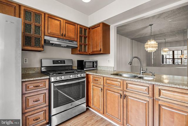 292-B EVERLY CT, Mount Laurel, NJ 08054