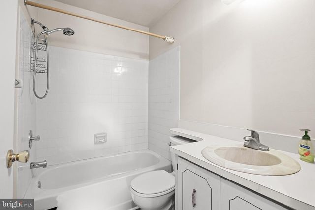 292-B EVERLY CT, Mount Laurel, NJ 08054