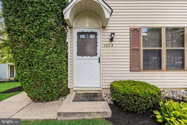 292-B EVERLY CT, Mount Laurel, NJ 08054