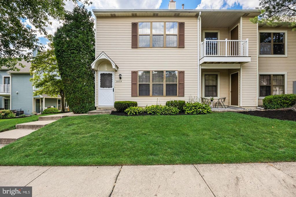 292-B EVERLY CT, Mount Laurel, NJ 08054