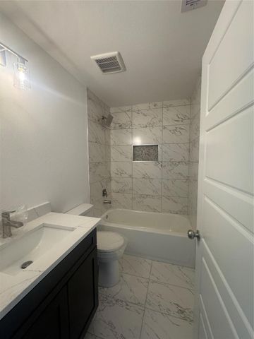 13122 Lake Conroe Bay Road, Willis, TX 77318