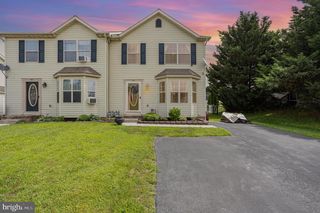 102 HEMLOCK DR, Hanover, PA 17331