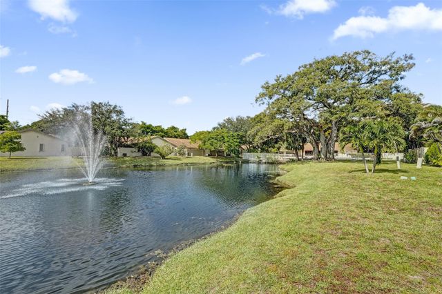 3082 S Oakland Forest Drive 1306, Oakland Park, FL 33309