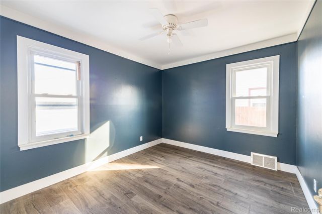 472 Mayflower Avenue, Lincoln Park, MI 48146