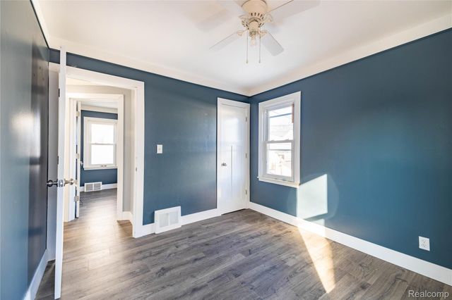 472 Mayflower Avenue, Lincoln Park, MI 48146