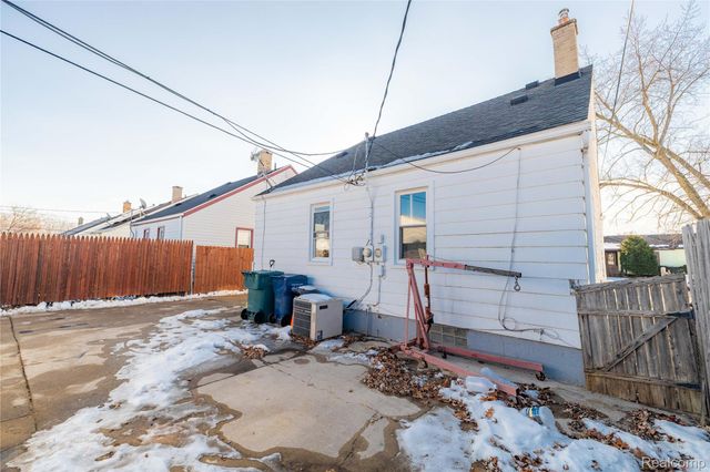 472 Mayflower Avenue, Lincoln Park, MI 48146