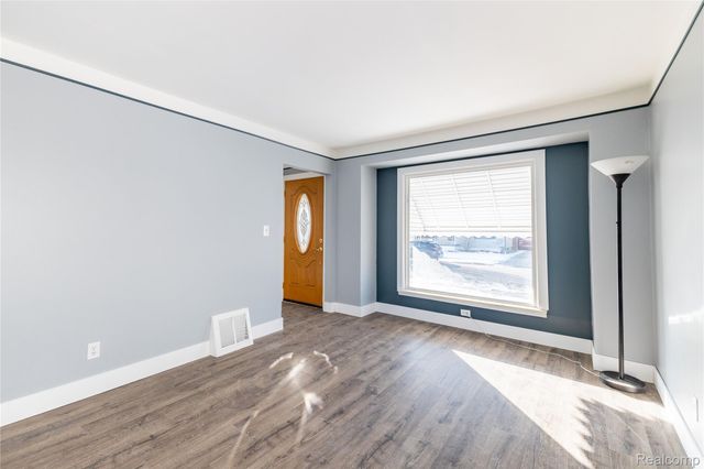 472 Mayflower Avenue, Lincoln Park, MI 48146