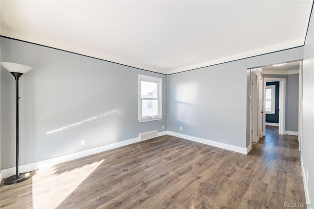 472 Mayflower Avenue, Lincoln Park, MI 48146