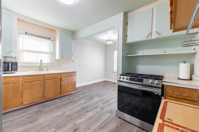 472 Mayflower Avenue, Lincoln Park, MI 48146