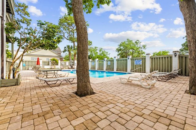 404 72nd Ave N Apt 206, Myrtle Beach, SC 29572