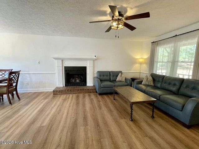 228 Windy Hill Road, Aberdeen, NC 28315