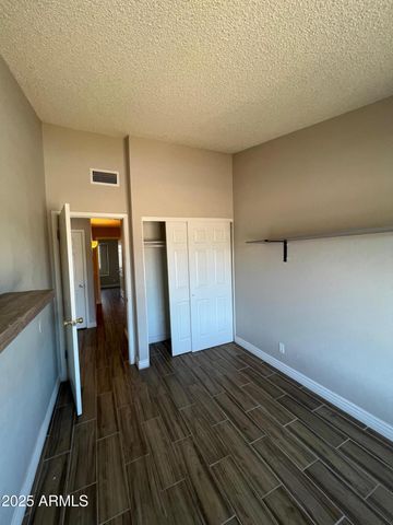 5819 N 59th Drive, Glendale, AZ 85301
