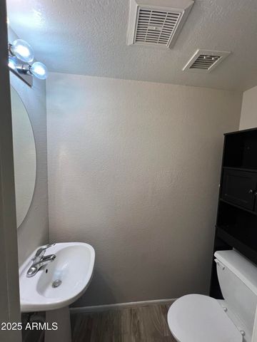 5819 N 59th Drive, Glendale, AZ 85301