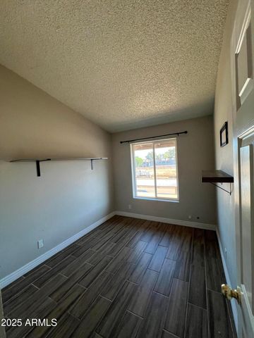 5819 N 59th Drive, Glendale, AZ 85301