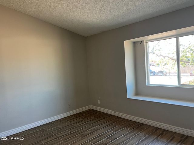 5819 N 59th Drive, Glendale, AZ 85301