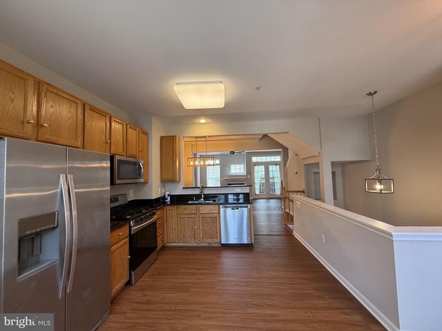 970 HARRISON CIR, Alexandria, VA 22304