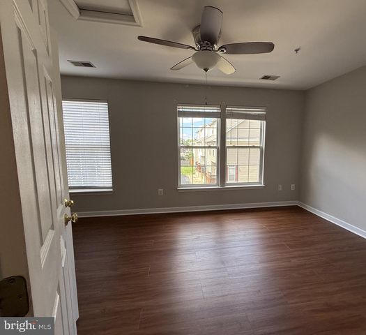 970 HARRISON CIR, Alexandria, VA 22304