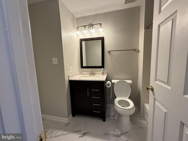 970 HARRISON CIR, Alexandria, VA 22304