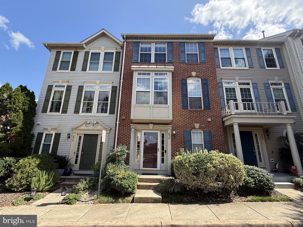 970 HARRISON CIR, Alexandria, VA 22304