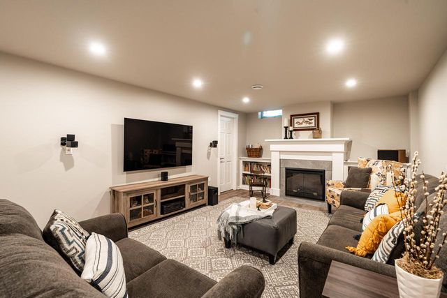 S24W27029 Apache PASS, Waukesha, WI 53188