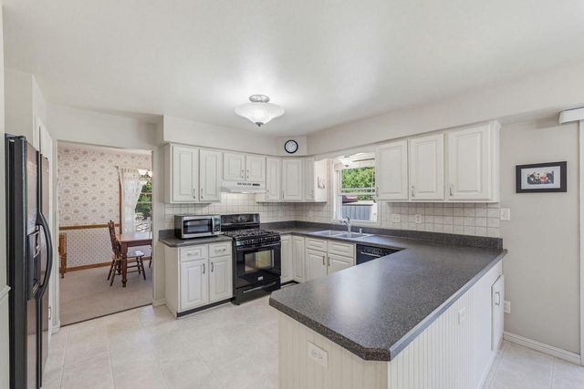 N79W15586 Deerfield TRAIL, Menomonee Falls, WI 53051