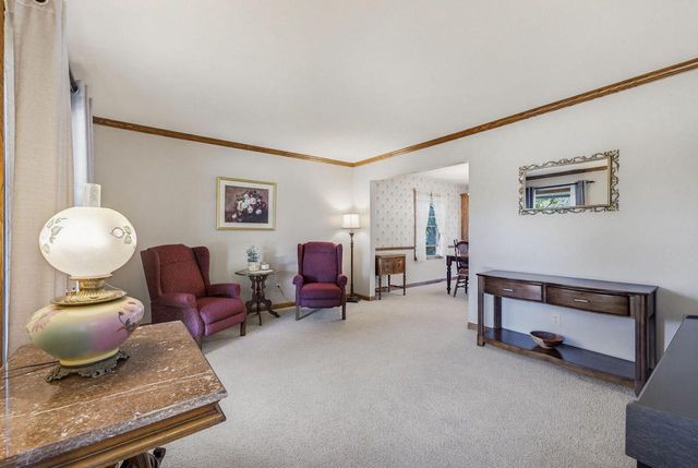 N79W15586 Deerfield TRAIL, Menomonee Falls, WI 53051